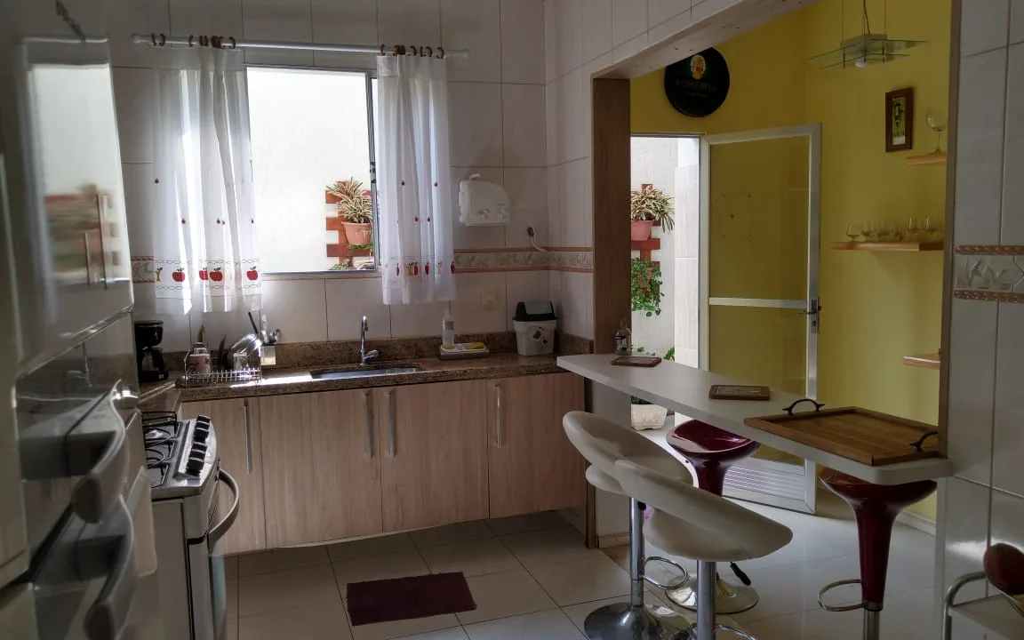 ebee1d9e-5632-4cde-a6c2-d7def313de32