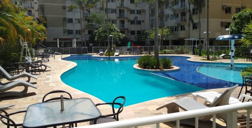 Apartamento c/ dois quartos (01 suíte) e móveis planejados no condomínio Atlantis