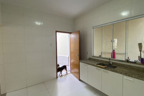 20250410_185549956_iOS